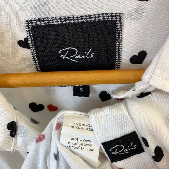 Rails Rosci Heart Print Button Down Collared Shirt S Girlie Romantic Soft Rayon - Picture 3 of 7